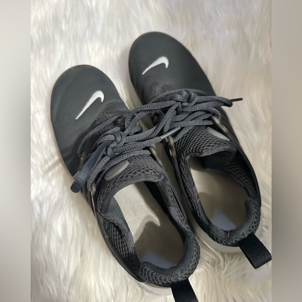 Nike size 7 big kids